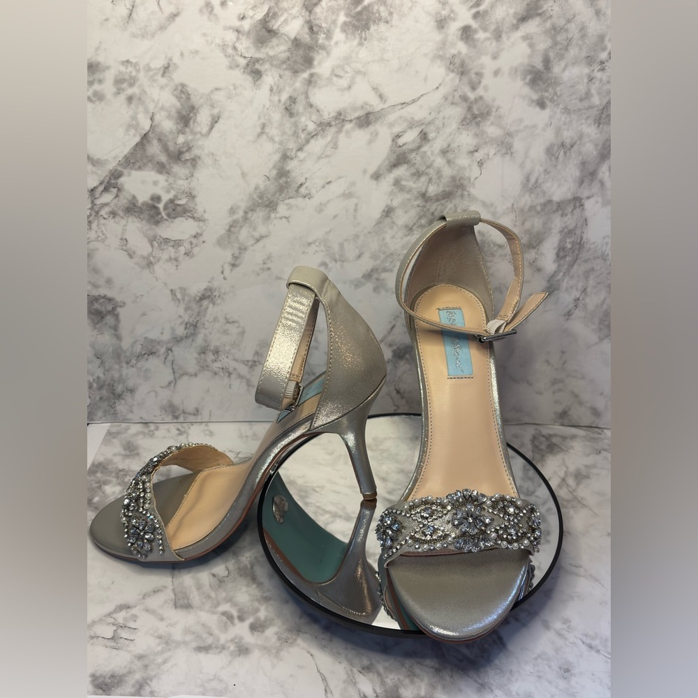 Betsey Johnson shoes NWOT